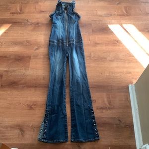 Medium sized jeans jumpsuit in good condition.